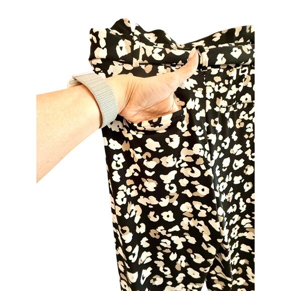 WHBM Matte Jersey Animal Confetti Black Tapered Ankle Pants Size XS Long 🤍🖤🤎 - Picture 9 of 16